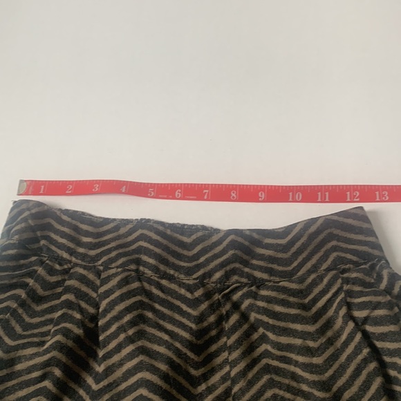 AMERICAN EAGLE OUTFITTERS BROWN AND BLACK CHEVRON PRINT CROPPED SIZE M - Picture 6 of 11